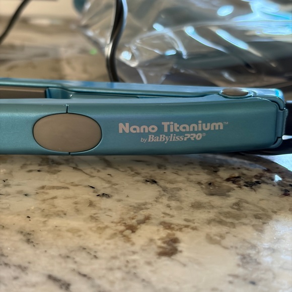 BaByliss Nano Titanium 1/2" Mini Straightener - Picture 5 of 6